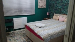 Spacious double room located within walking distance to seaside and town